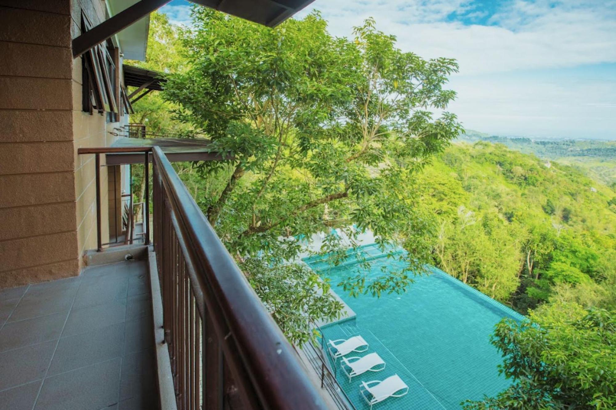 Mist Mountain Resort Powered By Cocotel Cebu Exterior photo